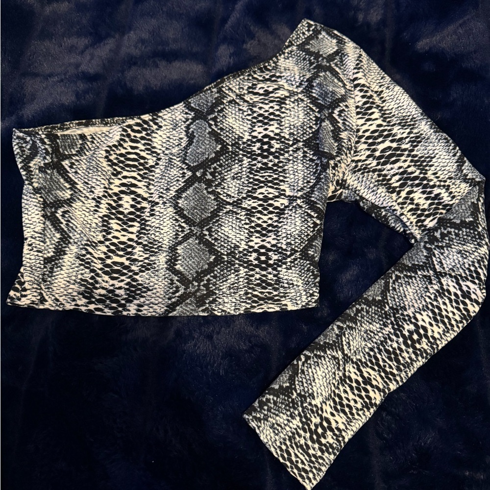 2 for 10$ SHEIN - Snake Print One-Shoulder Top